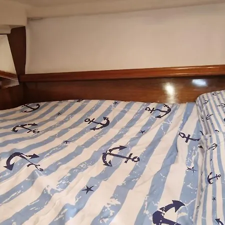 Botel Umbolina Cascais