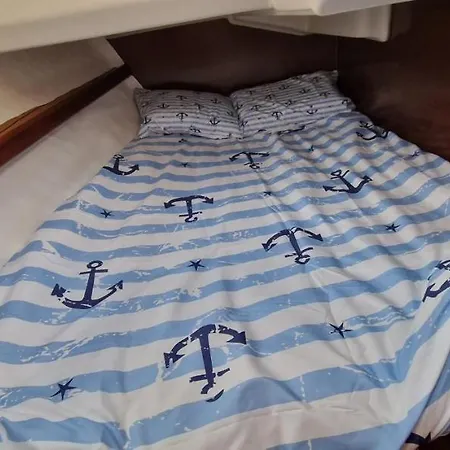 Umbolina Bateau-hôtel *