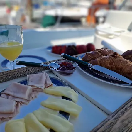 Bateau-hôtel Umbolina Cascais