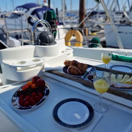 Umbolina Bateau-hôtel *