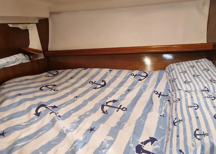 Botel Umbolina Cascais