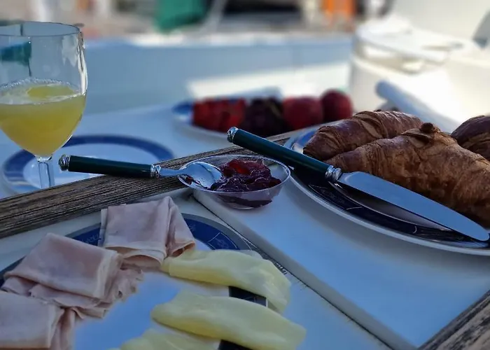 Botel Umbolina Cascais